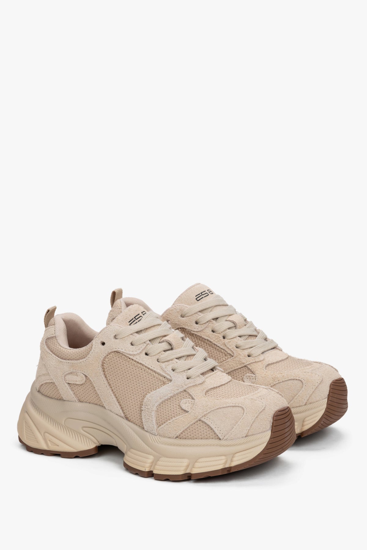 ES8 - beżowe sneakersy damskie z weluru i przewiewnej siateczki.
