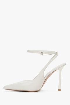 Damskie białe czółenka z odkrytą piętą typu slingback ze skóry naturalnej Estro.