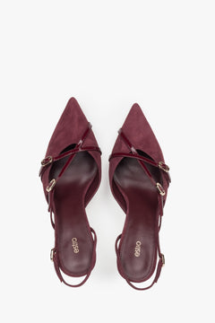 Komfortowe bordowe czółenka damskie Estro z miękkiego weluru, o fasonie slingback - prezentacja z góry.