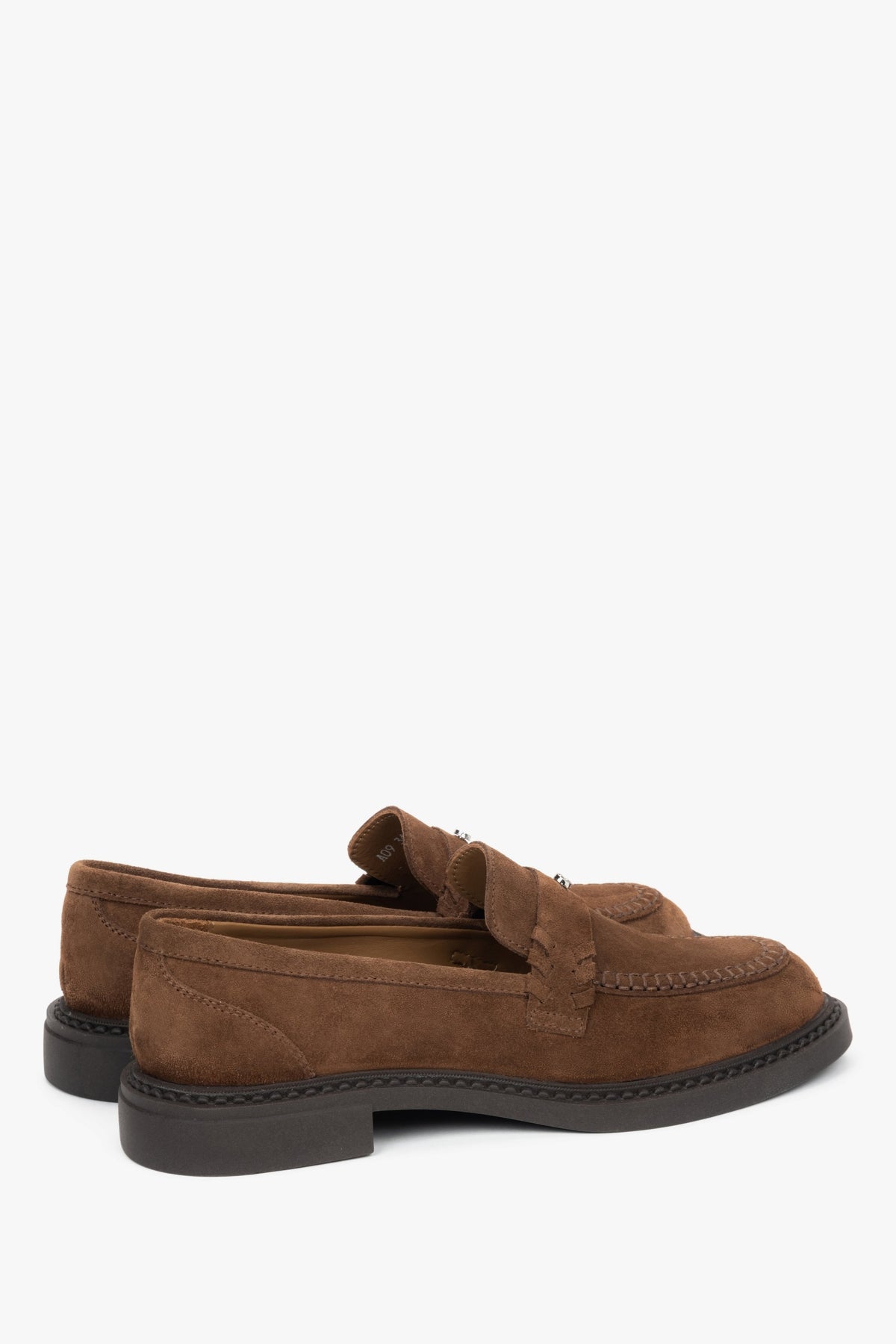 Z włoskiego weluru naturalnego Premium, brązowe loafersy damskie typu Penny Estro.