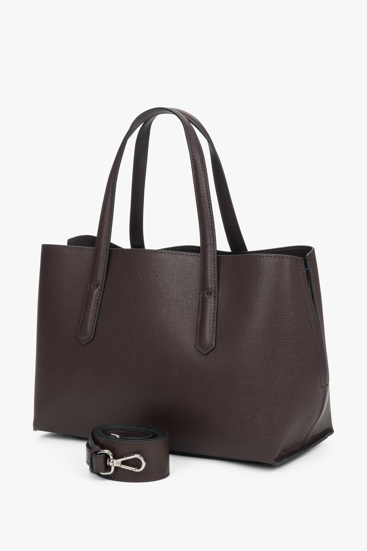 Elegancka ciemnobrązowa torebka typu tote ze skóry naturalnej o klasycznej, pojemnej formie.