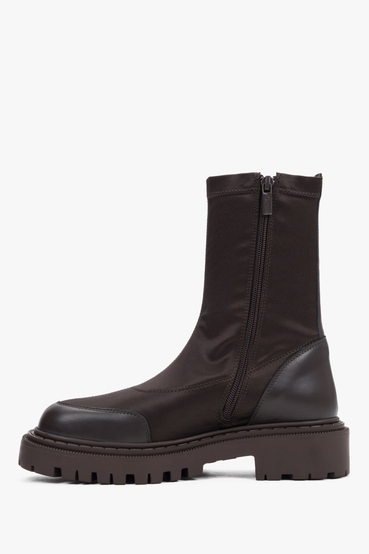 Ciemnobrązowe botki typu sock boots damskie z elastyczną cholewką Estro.
