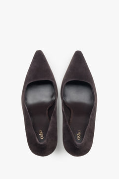 Buty damskie Estro, ciemnobrązowe, na obcasie, z weluru naturalnego.