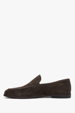 Męskie ciemnobrązowe loafersy z miękkiego weluru naturalnego Estro.