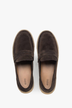 Loafersy męskie na sprężystej podeszwie, ciemnobrązowe, z włoskiego weluru naturalnego Premium, Estro.