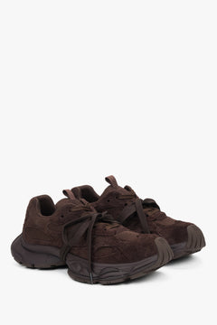 ES8 - ciemnobrązowe sneakersy damskie z miękkiego weluru na sprężystej platformie.
