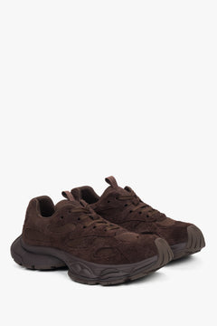 Sneakersy damskie na sprężystej platformie, ciemnobrązowe, z miękkiego weluru, ES8.