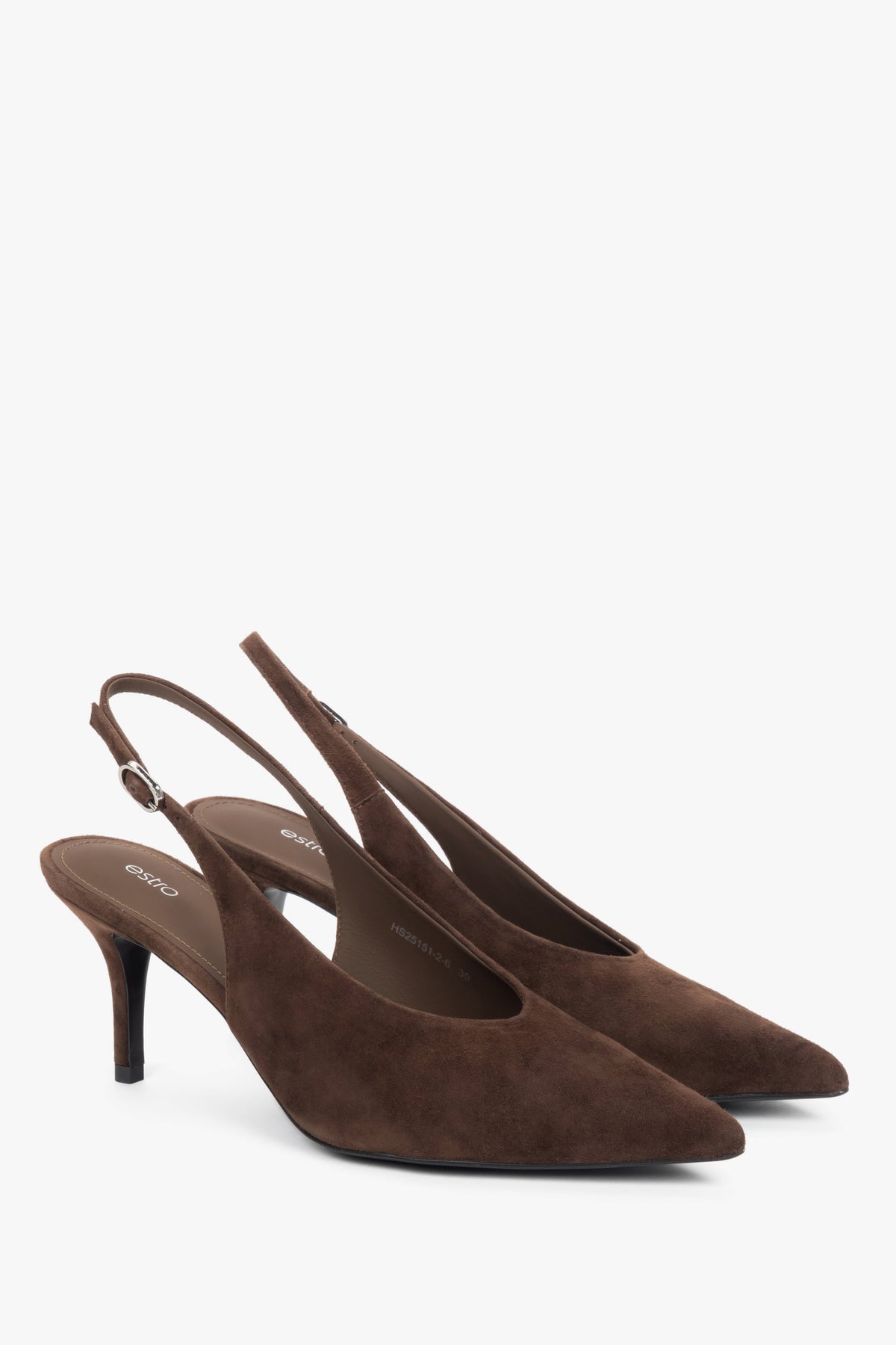 Eleganckie czółenka typu slingback na stabilnym obcasie o wysokości 7 cm, ukazujące smukłą linię cholewki i regulowany pasek wokół pięty ze sprzączką.
