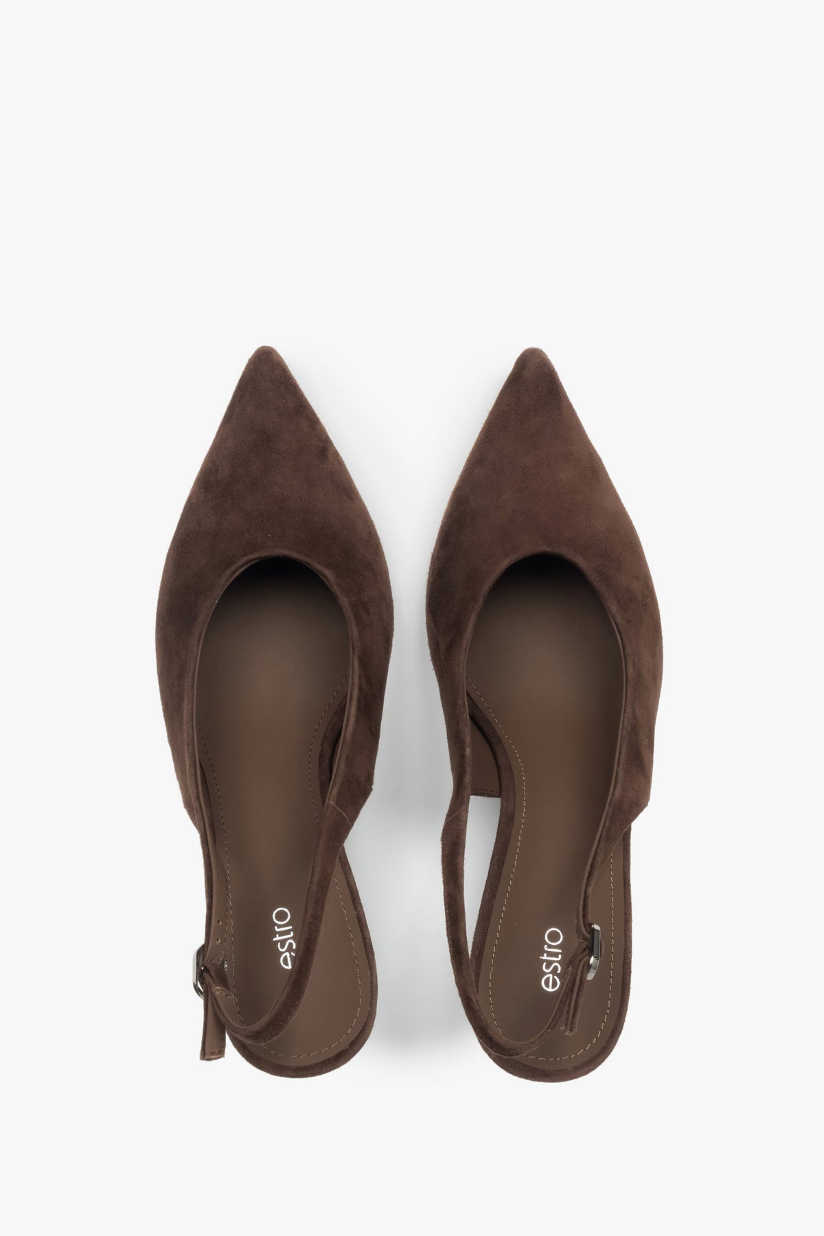 Komfortowe ciemnobrązowe czółenka damskie Estro z weluru, o fasonie slingback i na niskim obcasie.