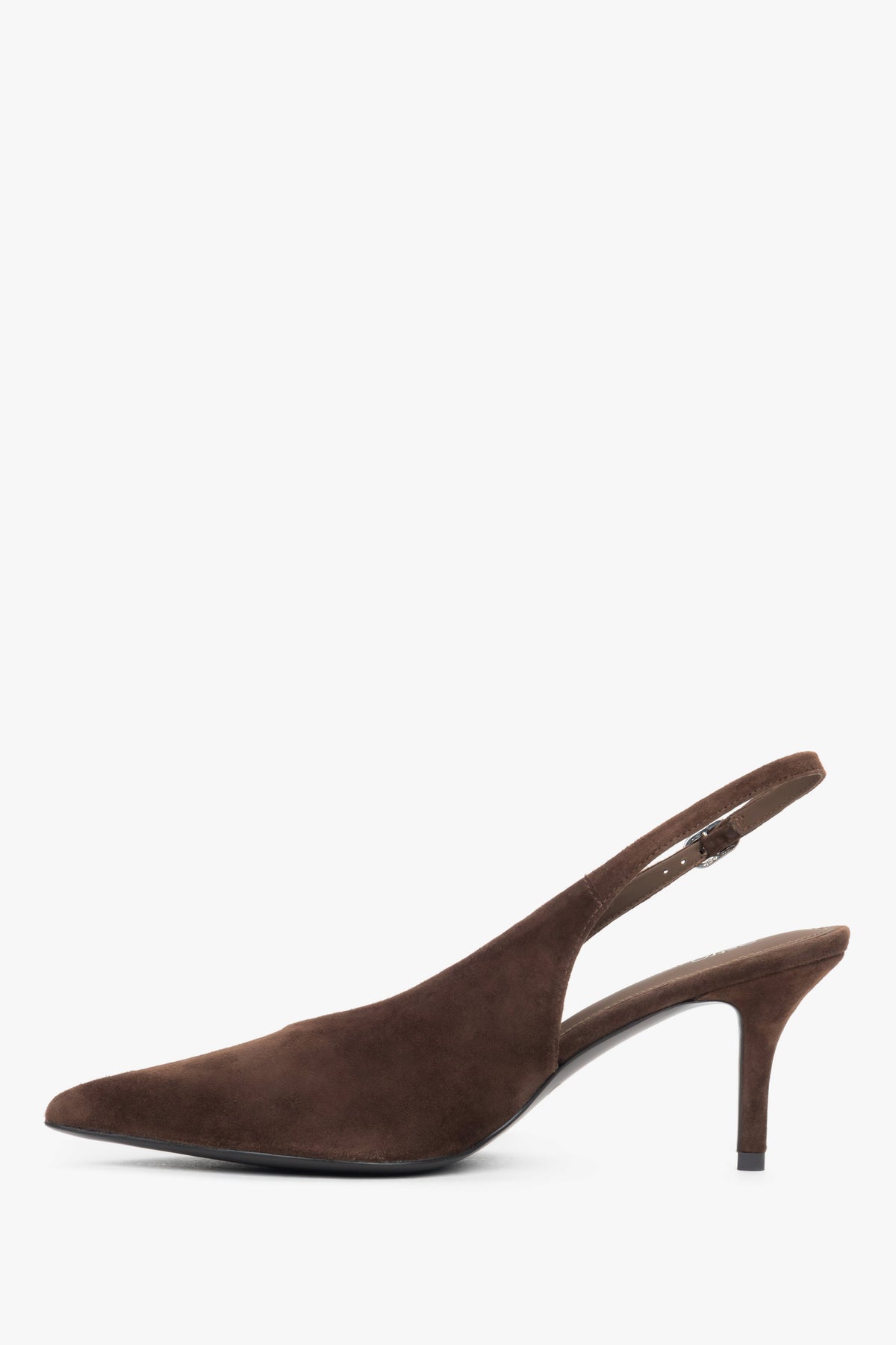 Eleganckie ciemnobrązowe czółenka damskie Estro, wykonane z miękkiego weluru, o fasonie slingback i na wygodnym, niskim obcasie.