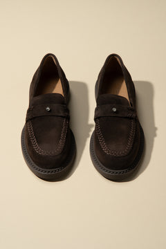 Ciemnobrązowe loafersy damskie typu Penny z włoskiego weluru naturalnego Premium Estro ER00116793