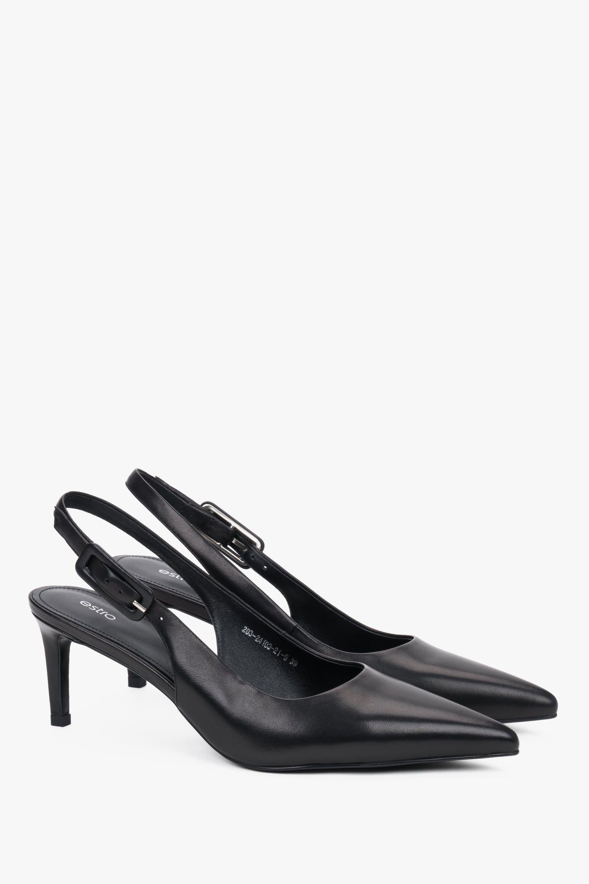 Czarne czółenka damskie typu slingback ze skóry naturalnej na stabilnej szpilce.