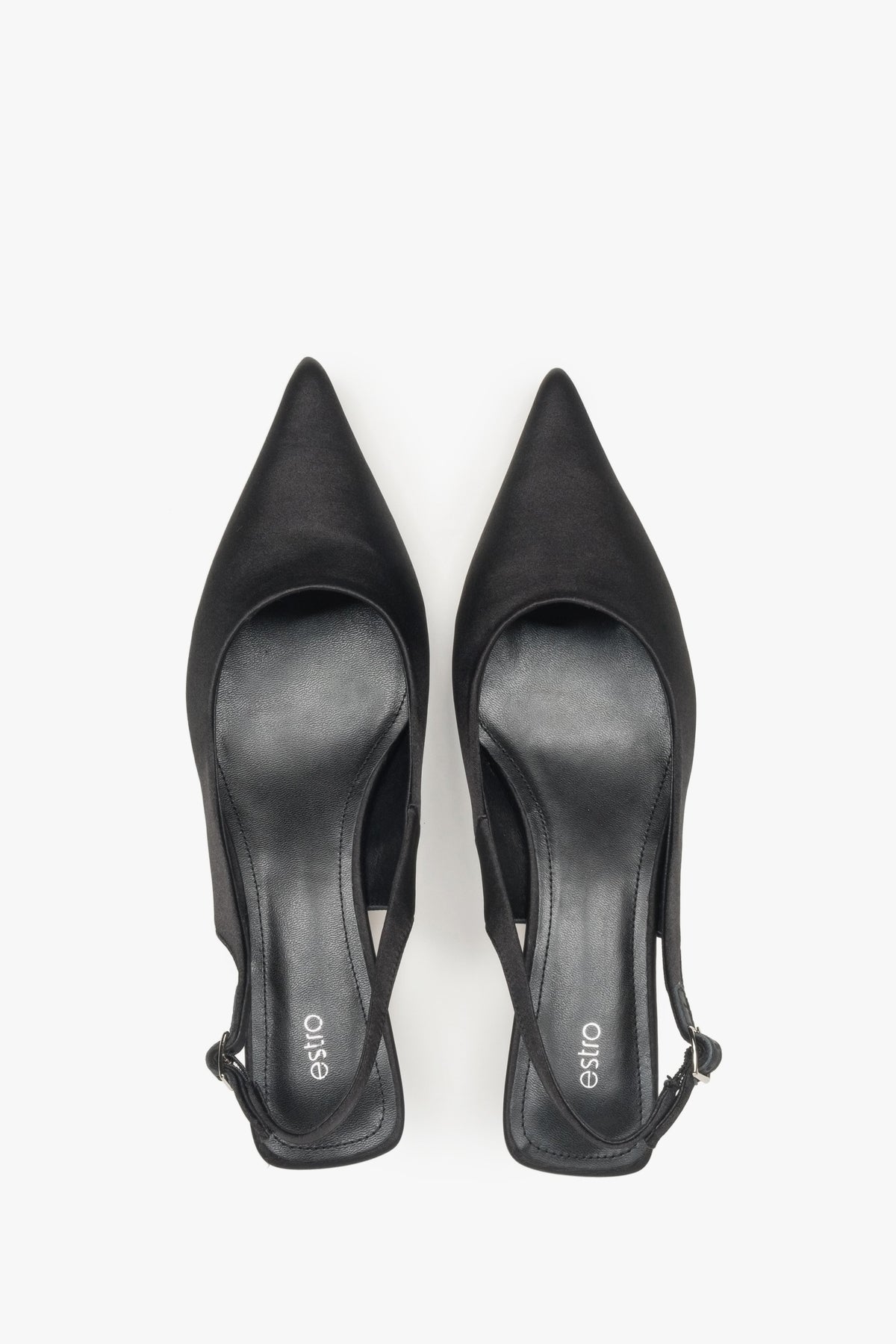 Ponadczasowe czarne czółenka damskie Estro, wykonane z miękkich tekstyliów, typu slingback i na niskim obcasie.