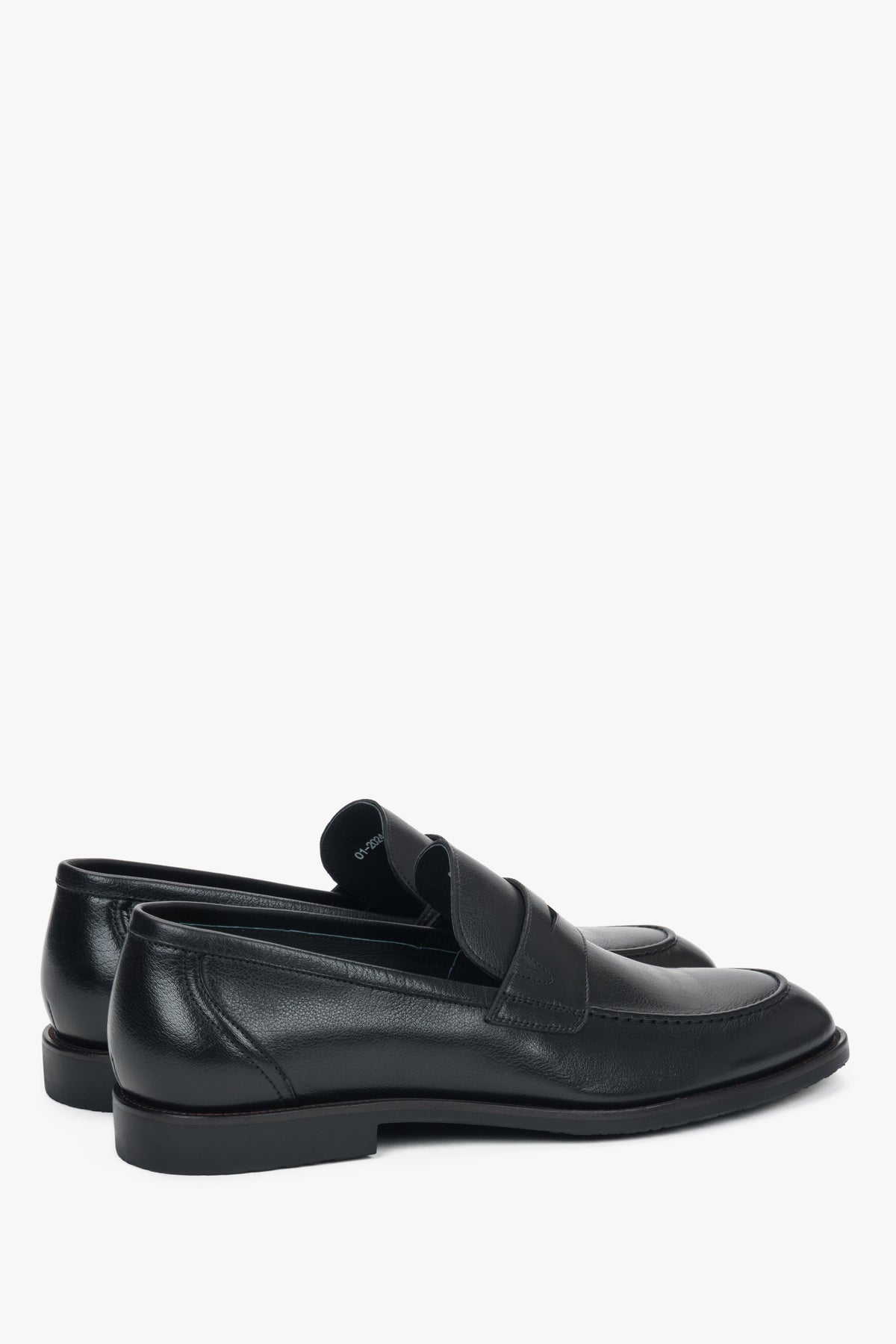 Ze skóry naturalnej, czarne klasyczne loafersy męskie Estro.