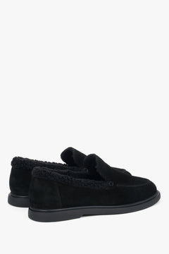 Czarne, zimowe loafersy damskie Estro ER00118203, z weluru naturalnego i z futrzanym wsadem.