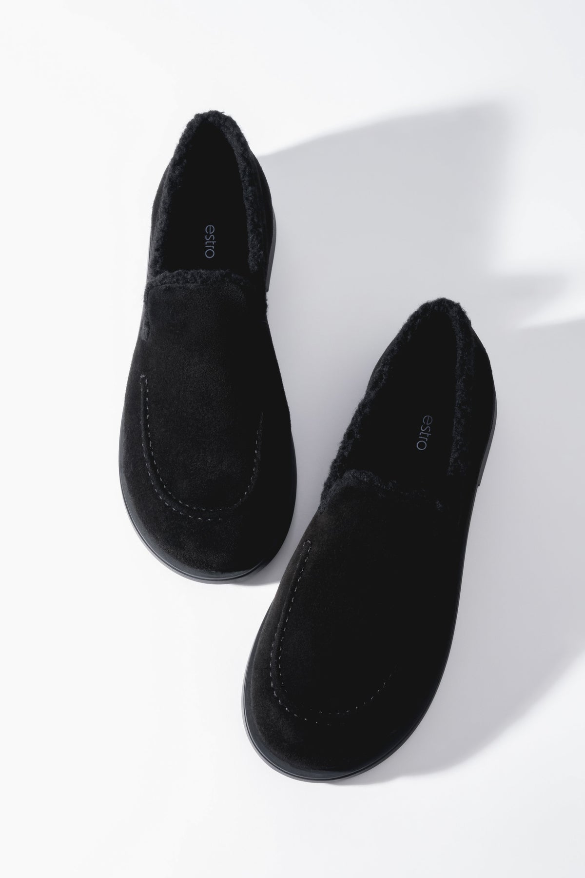Czarne loafersy damskie z weluru naturalnego ocieplane sztucznym futrem Estro ER00120447