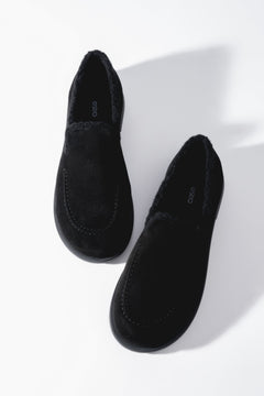 Czarne loafersy damskie z weluru naturalnego ocieplane sztucznym futrem Estro ER00120447