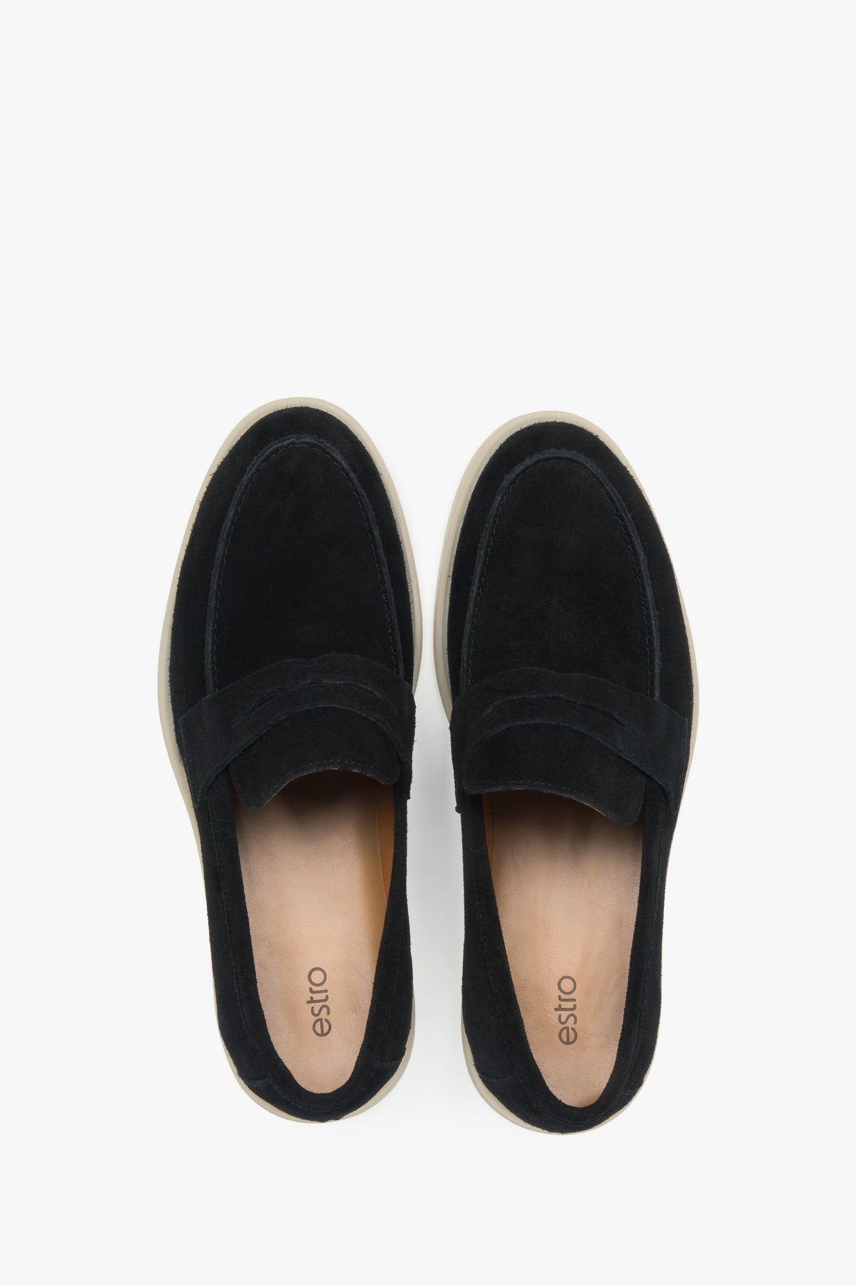 Loafersy z weluru naturalnego Premium marki Estro w czarnej kolorystyce - prezentacja z góry.