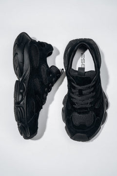 Czarne sneakersy damskie z miękkiego weluru na sprężystej platformie ES8 ER00118869