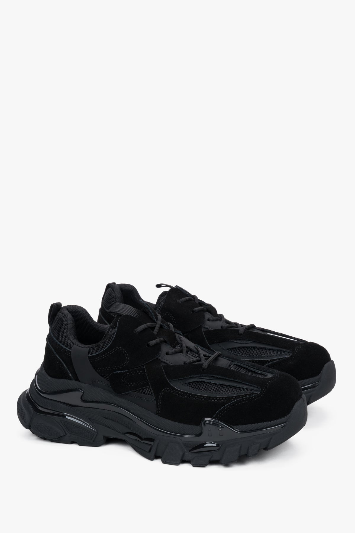 Damskie czarne sneakersy na grubej podeszwie z weluru naturalnego ES8.
