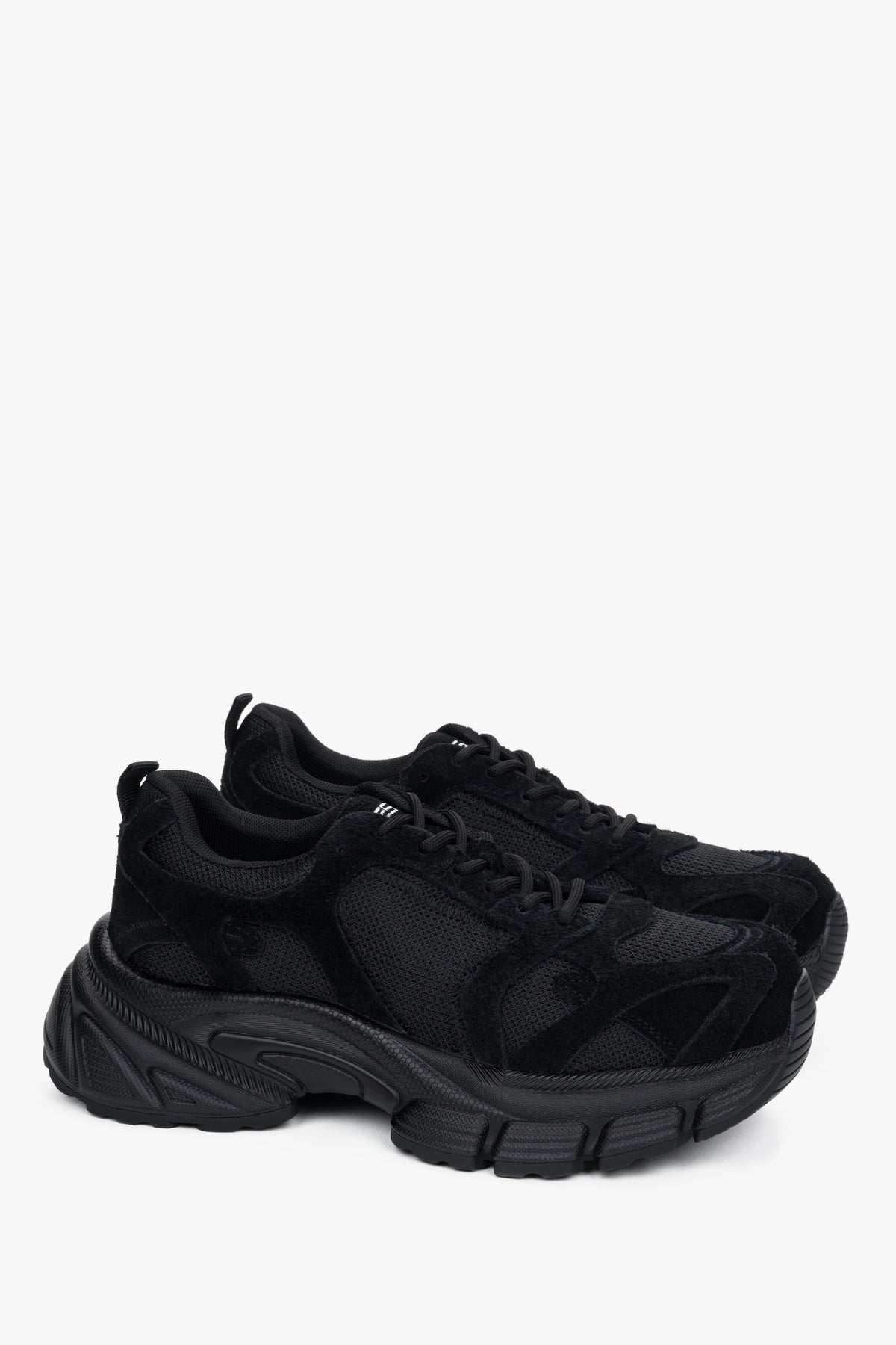 Damskie czarne sneakersy z weluru naturalnego i przewiewnej siateczki na platformie ES8.
