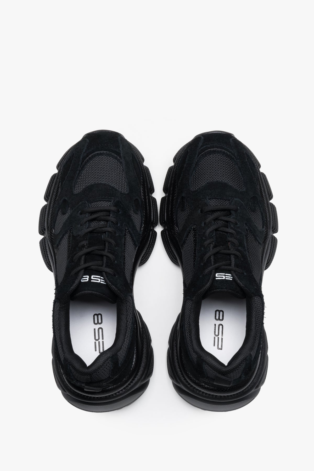 Z weluru naturalnego i przewiewnej siateczki, czarne sneakersy damskie na platformie ES8.