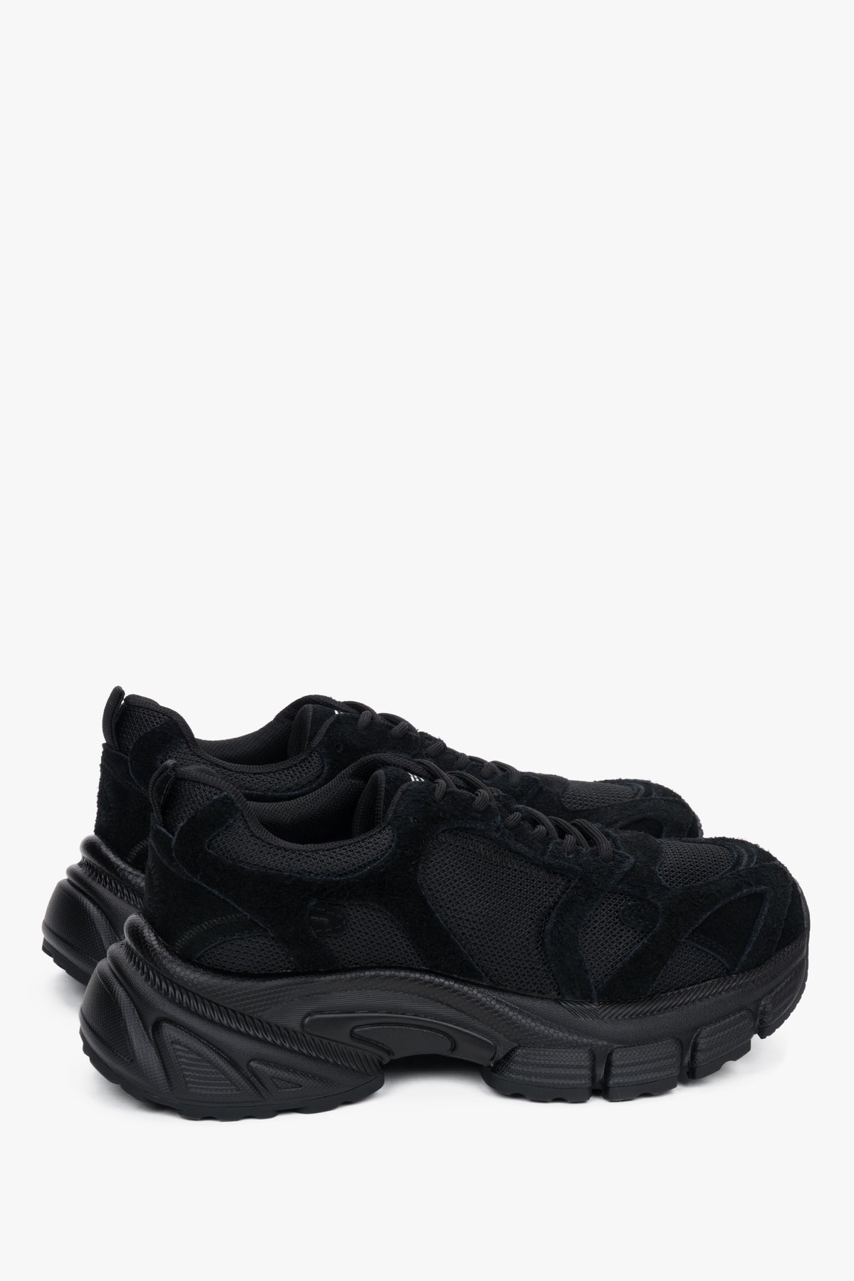 Czarne sneakersy damskie ES8, na platformie, z weluru naturalnego i przewiewnej siateczki.