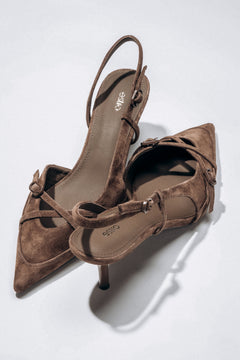 Ciemnobrązowe welurowe czółenka typu slingback na niskim obcasie Estro ER00119043.