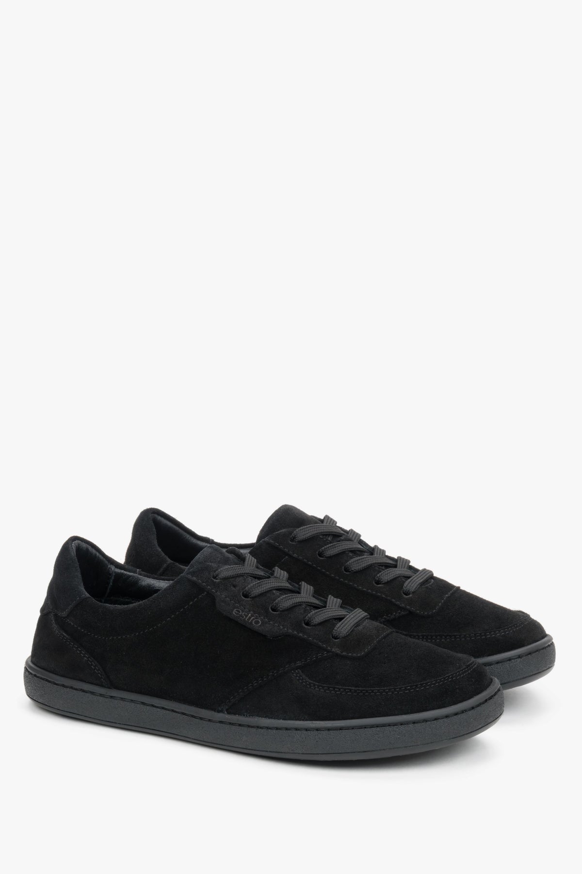Czarne buty damskie barefoot wykonane z elastycznego weluru naturalnego.