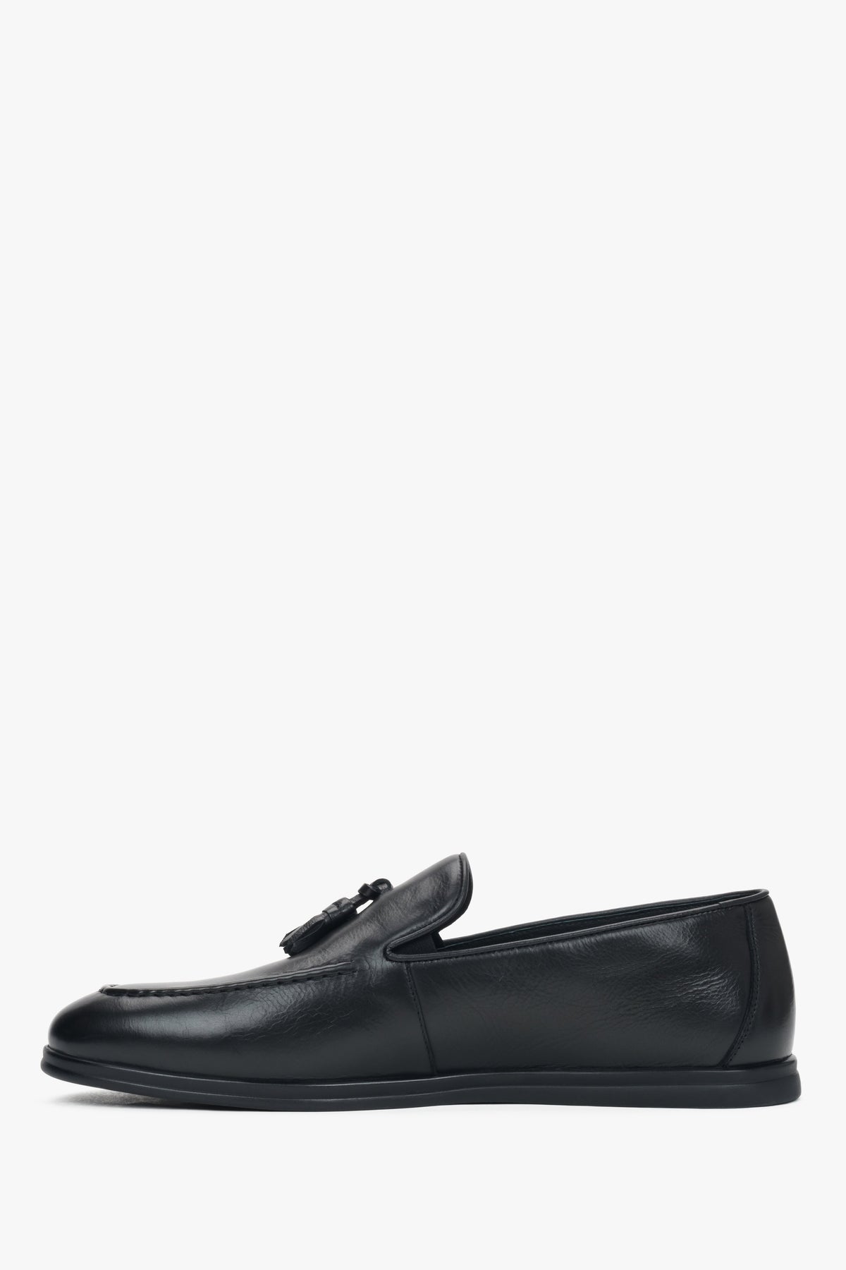 Męskie eleganckie czarne loafersy z chwostem ze skóry naturalnej Estro.