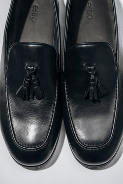 Loafersy męskie z chwostem, eleganckie, czarne, ze skóry naturalnej, Estro.