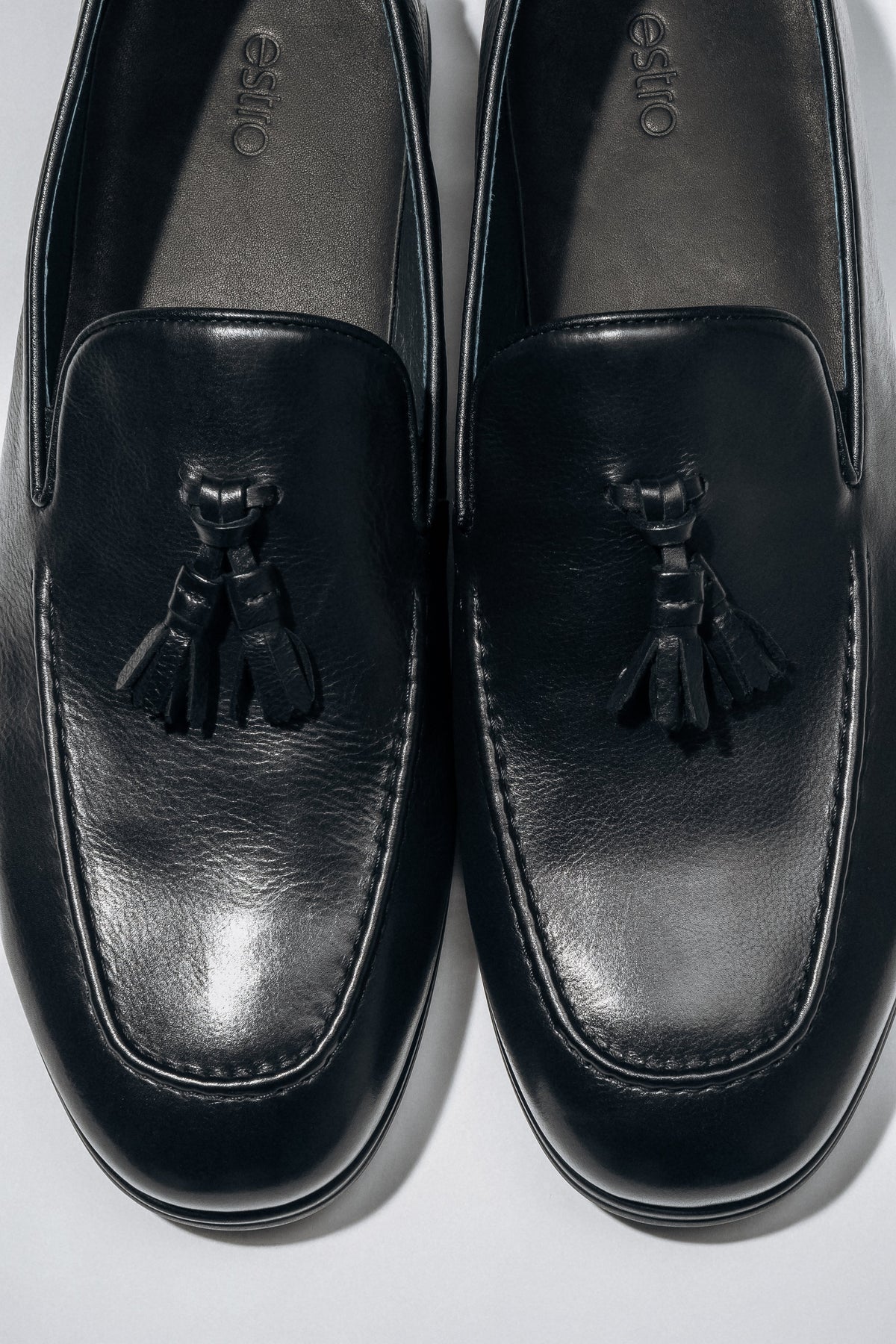 Loafersy męskie z chwostem, eleganckie, czarne, ze skóry naturalnej, Estro.