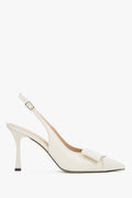 Jasnobeżowe skórzane czółenka damskie typu slingback na szpilce z czubkiem w szpic Estro ER00119581.