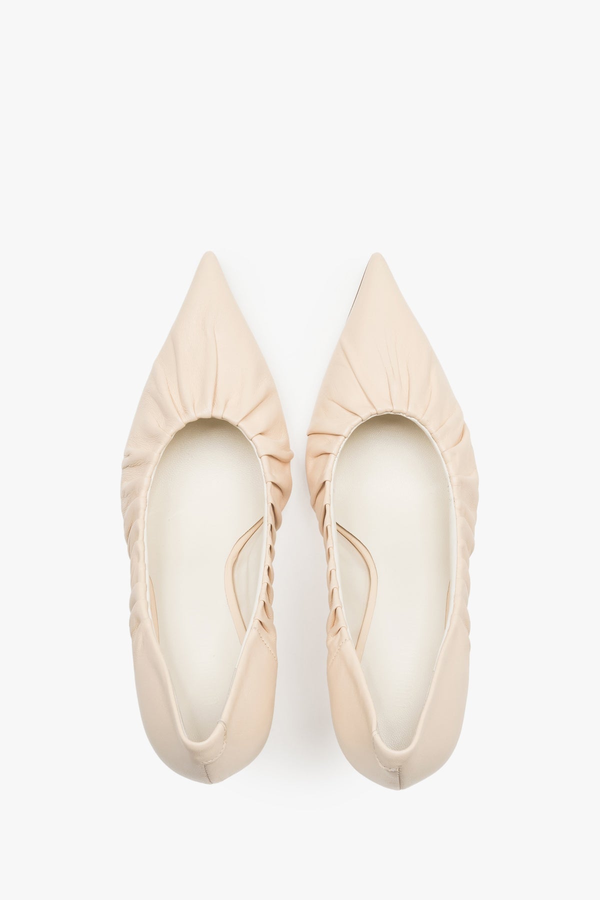 Buty damskie na obcasie, klasyczne, jasnobeżowe, z czubkiem w szpic, z włoskiej skóry Premium, Guglielmo Rotta.