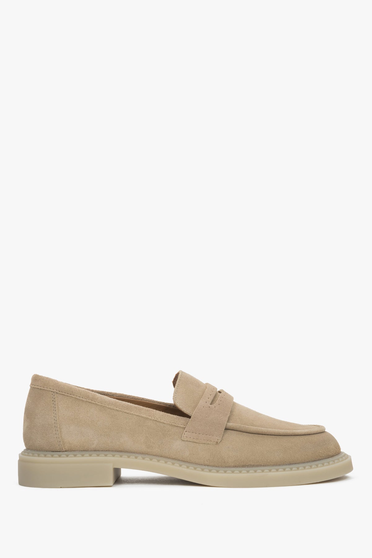 Klasyczne piaskowe loafersy damskie typu Penny z włoskiego weluru naturalnego Estro ER00119212.