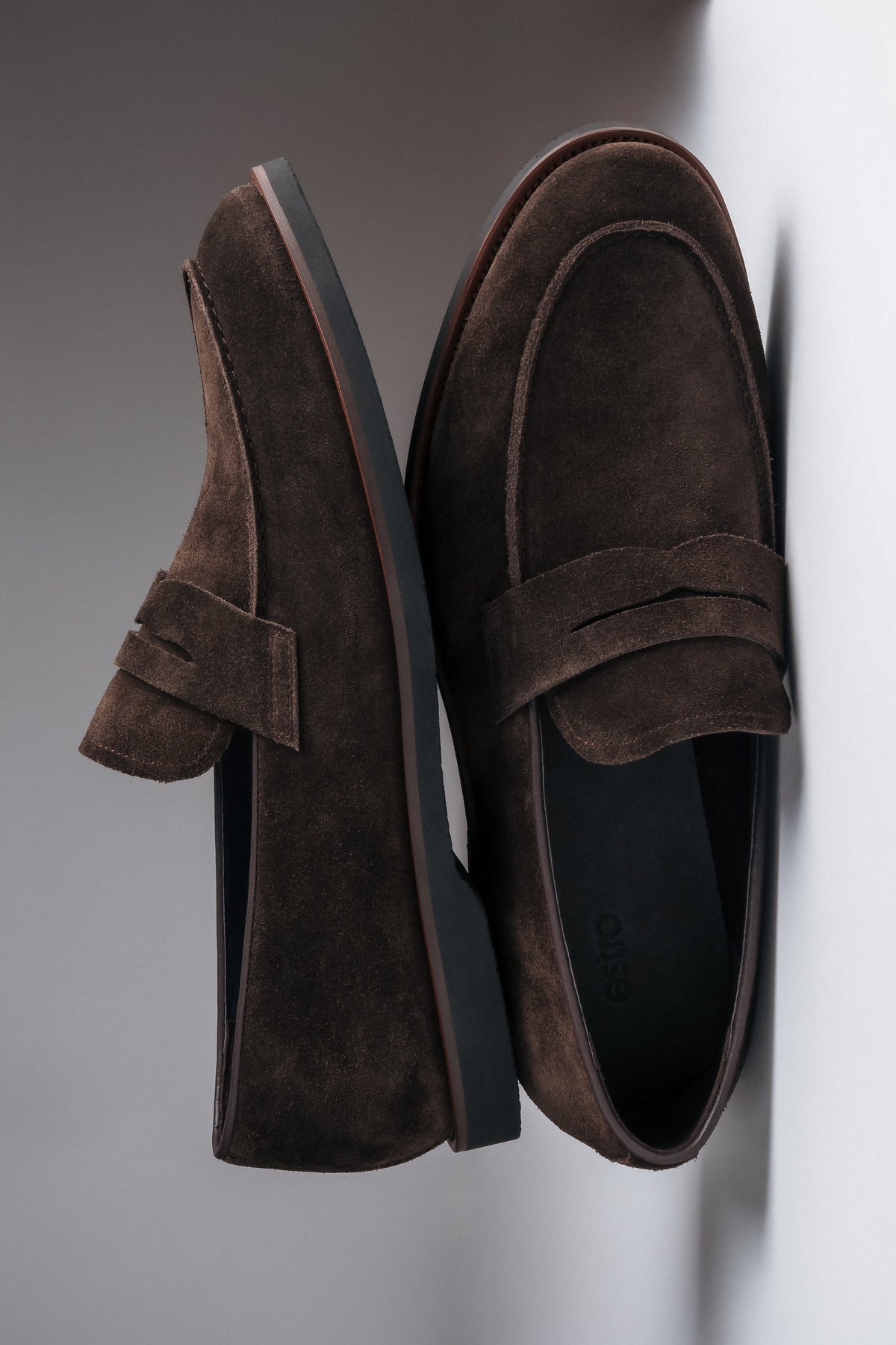 Loafersy męskie, miękkie, ciemnobrązowe, z weluru naturalnego, Estro.