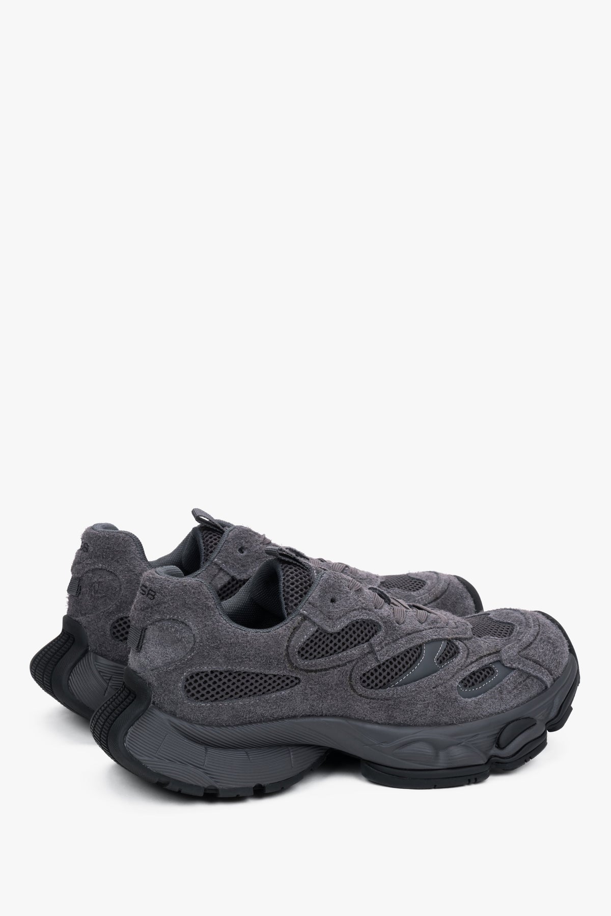 Z weluru naturalnego, szare sneakersy damskie na elastycznej podeszwie ES8.