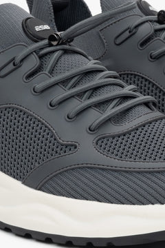 Szare sportowe sneakersy męskie ES8, z miękkich tekstyliów i przewiewnej siateczki.