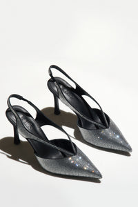 Czółenka typu slingback w kolorze czarnym Estro.