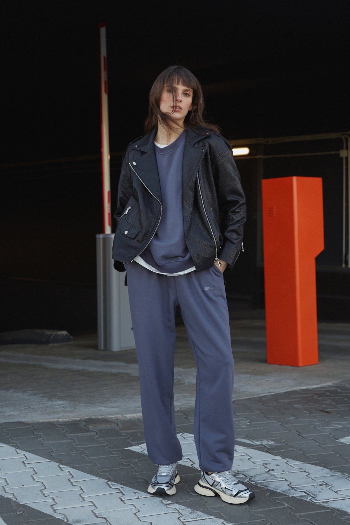 Srebrno-czarne sneakersy damskie na elastycznej platformie ES 8 ER00114598